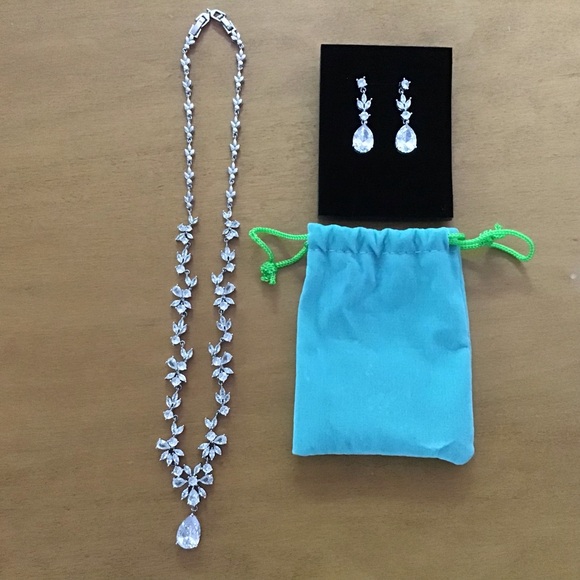 Jewelry - Rhinestone Jewelry Set **NWOT**
